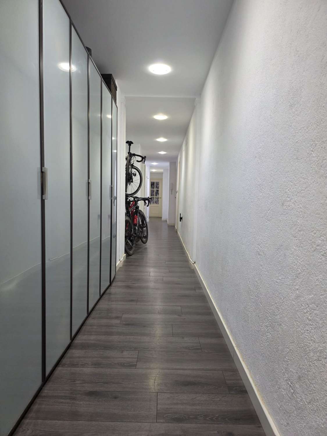 Piso con doble garaje