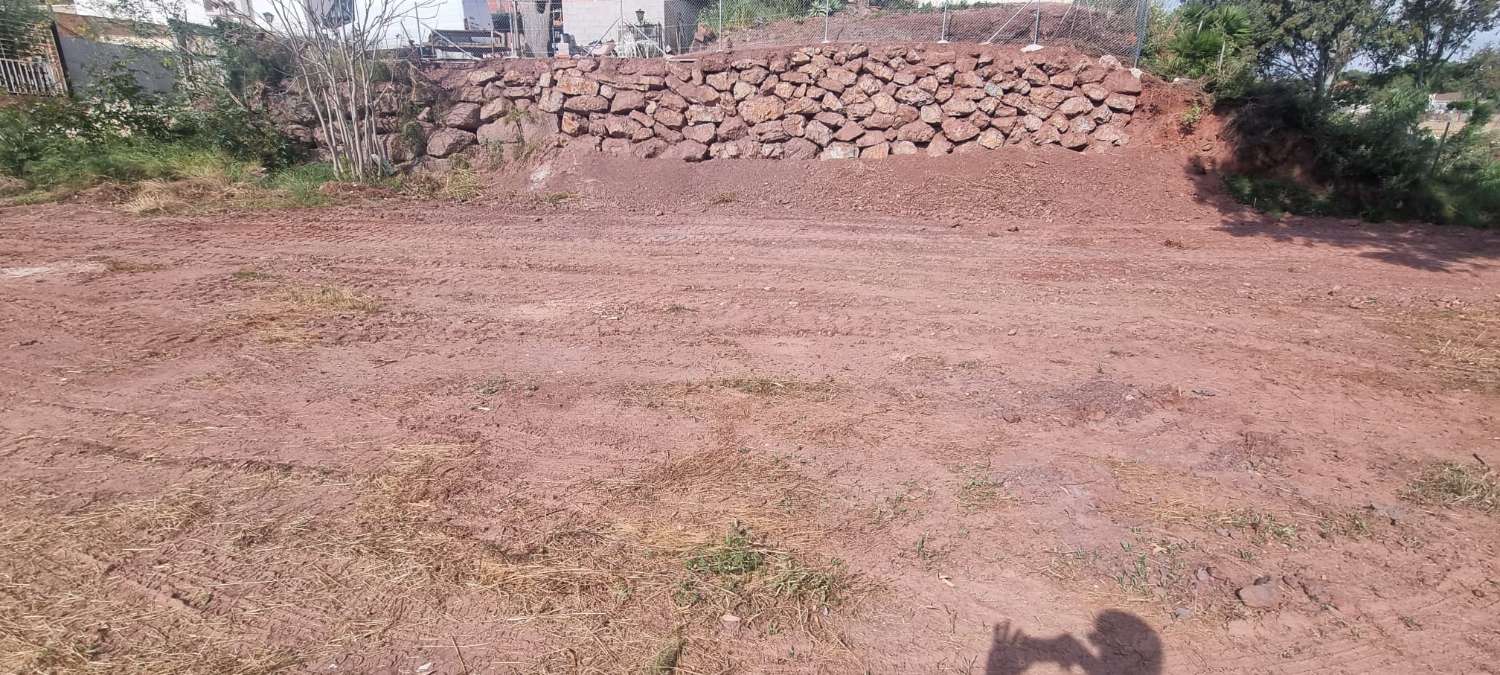 Tontti myynnissä Jarazmín (Málaga)