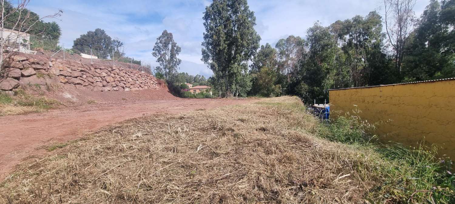 Tontti myynnissä Jarazmín (Málaga)