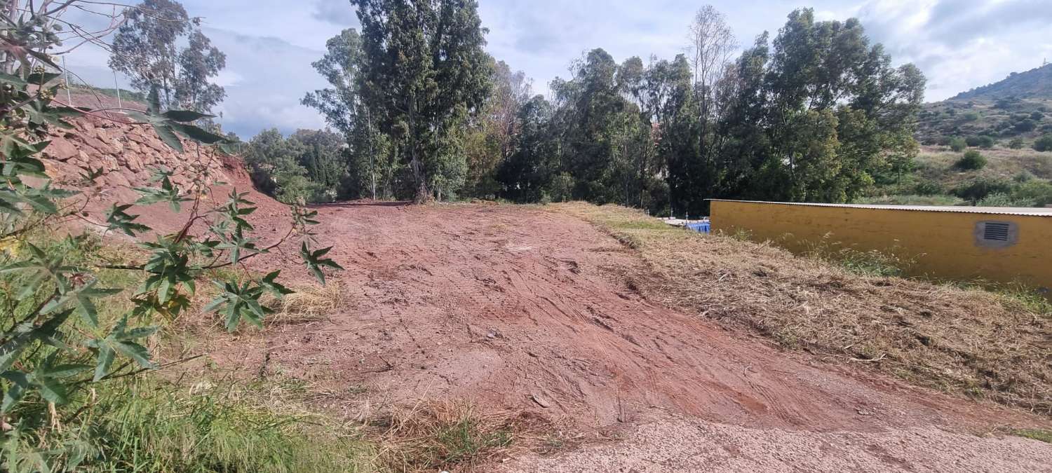 Tontti myynnissä Jarazmín (Málaga)