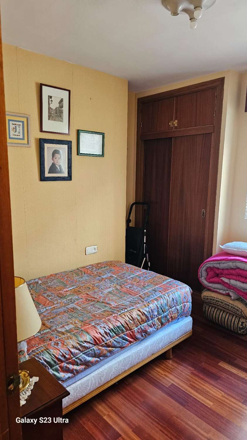 Продається квартира з гаражем