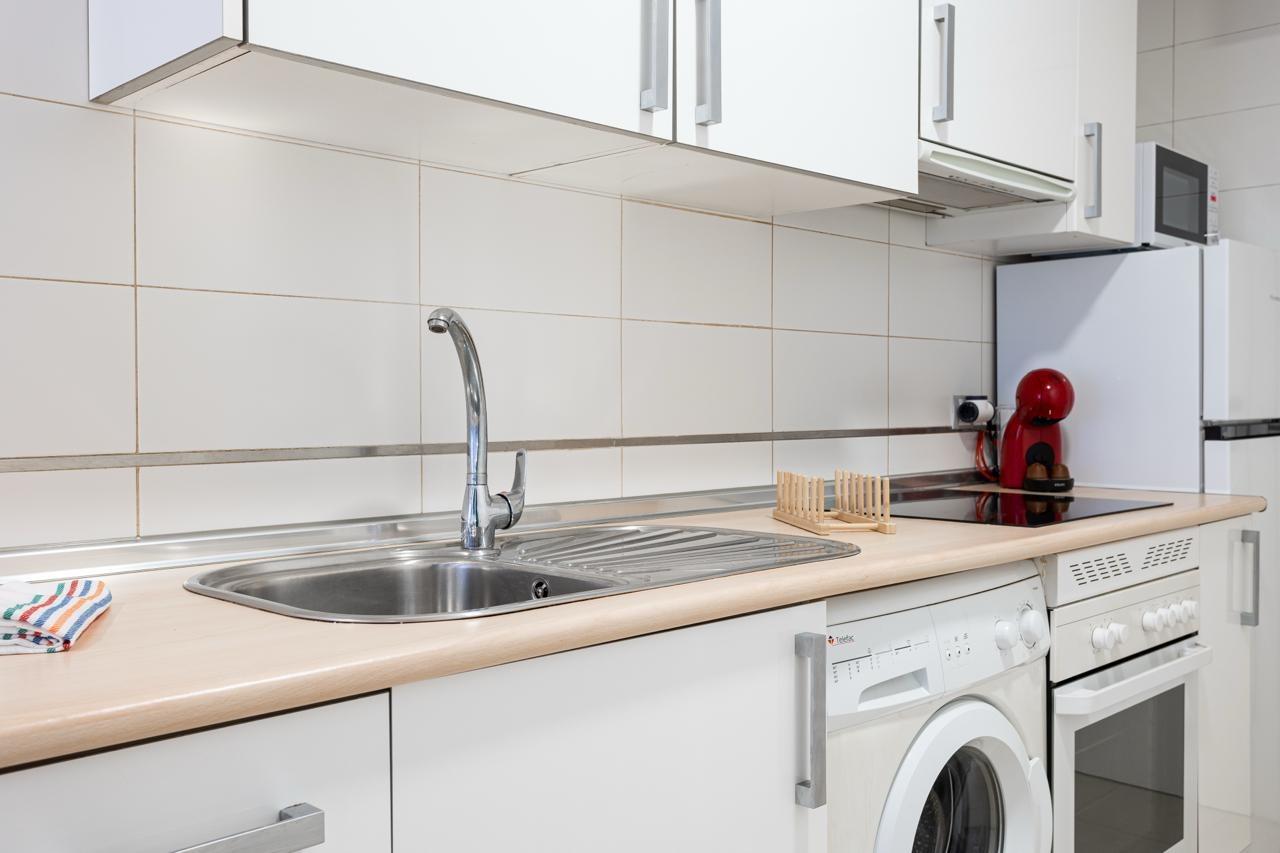 الاستوديو المعروض للبيع