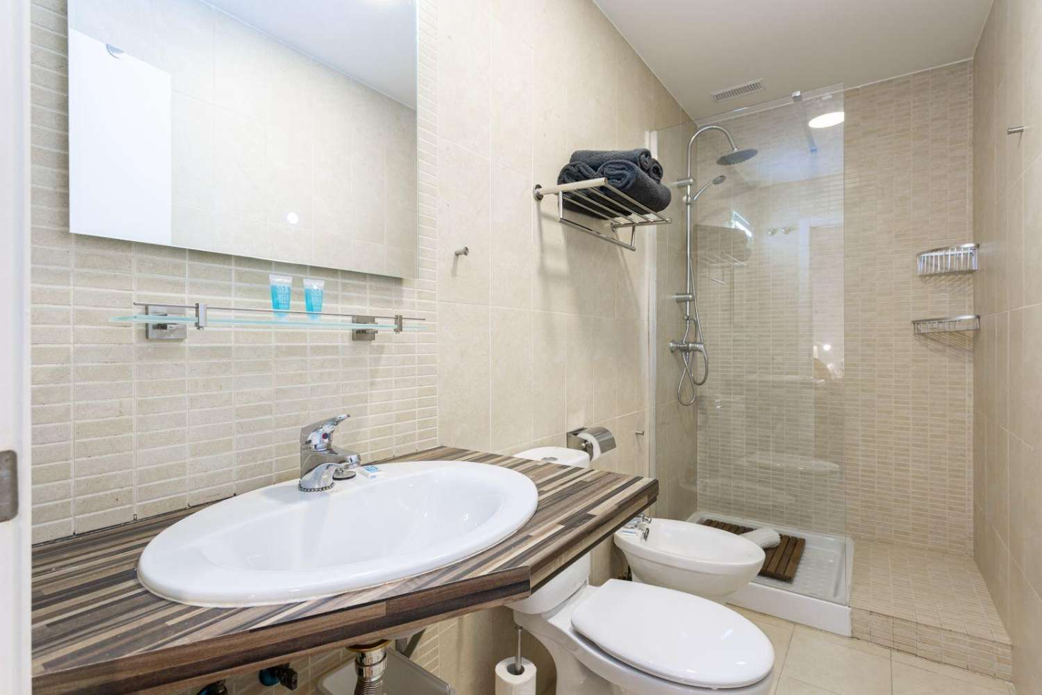 الاستوديو المعروض للبيع